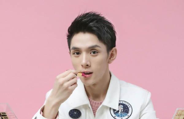 ="sog9bxu7fhwy">李佳琦,男,汉族,1992年10月出生,2011年考入南昌大学