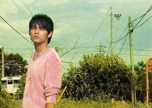 top2七里香,   《七里香》前奏一响起,仿佛就回到了那一年的初夏.