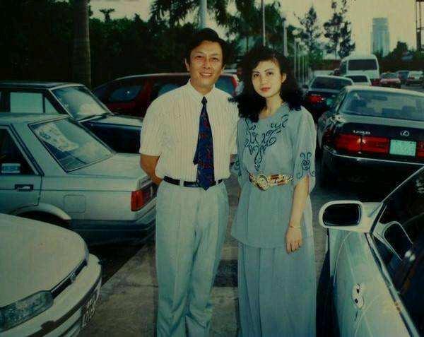 唐国强为何在原配自杀后,转身迎娶小12岁女友?原配自杀原因成谜