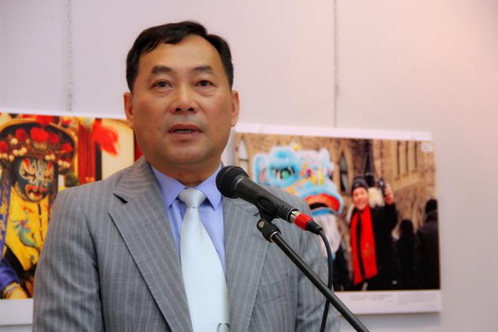 驻塞尔维亚使馆文化参赞徐鸿为开幕式致辞