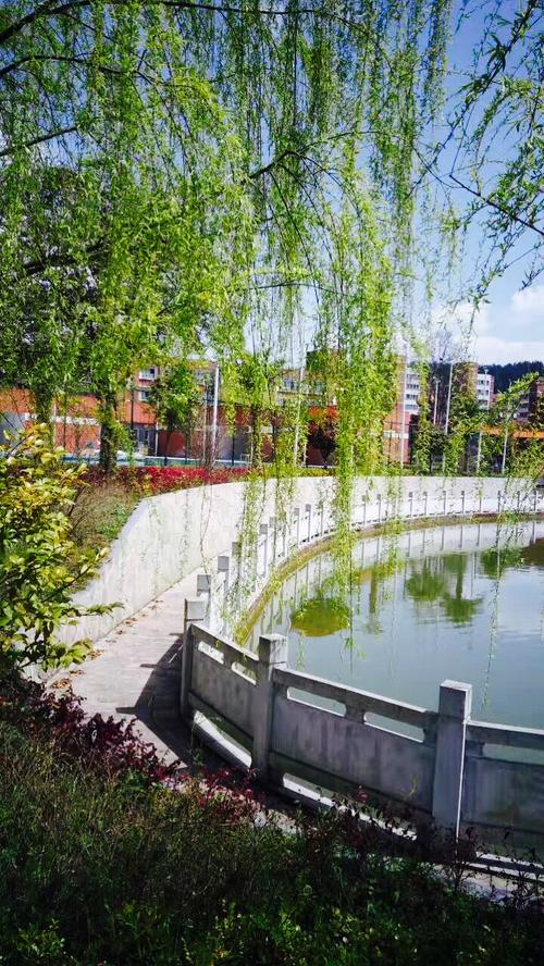 贵州省绥阳中学