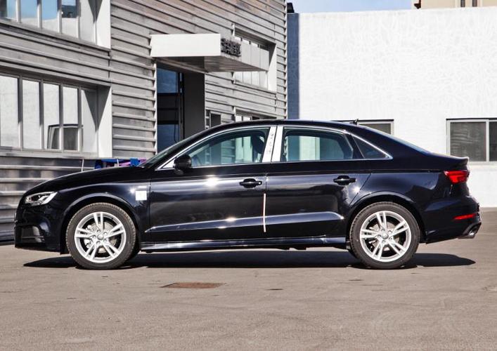 2020款奥迪a3分为两厢版本和三厢版本,它们在外观造型的设计方面没有