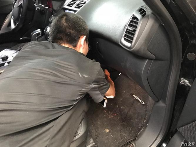 ds5的空调滤芯更换还确实有些难度的,就那个姿势想想