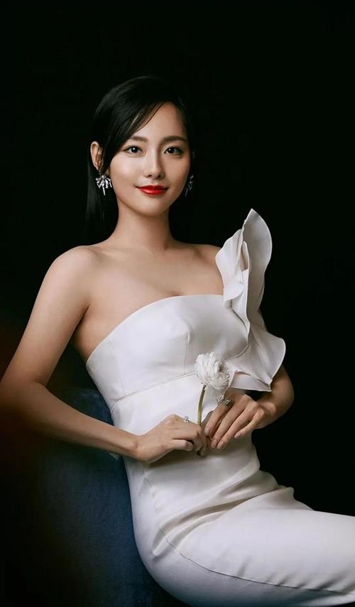 琼瑶女郎张嘉倪高清无码写真图集丹凤眼真的好看