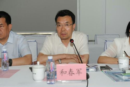 5月19日,市人大常委会副主任,内司委主任委员和春军一行六人