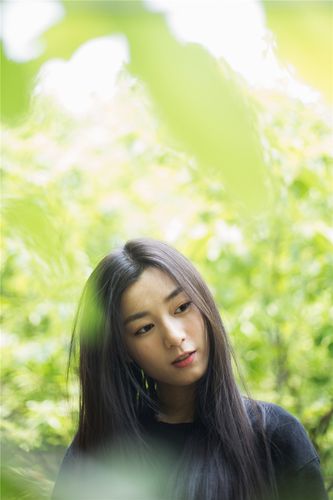 郑舒环素颜写真曝光 飘逸长发如初恋般甜美浪漫[8p]