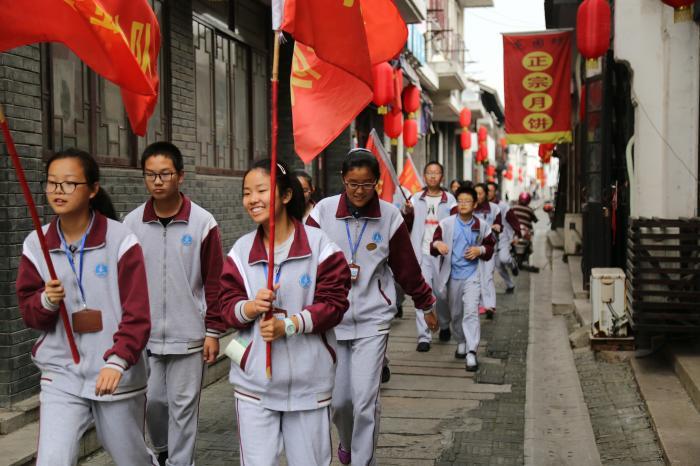 长泾二中:文明小导游 热心说家乡