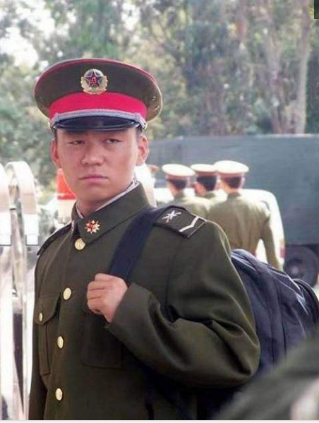 07式军服在保持97式军服优点的基础上,采用了大量新技术新材料和新