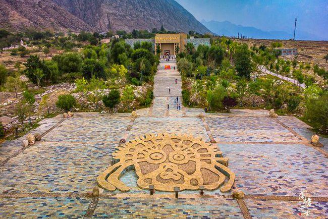 宁夏银川贺兰山岩画被誉为石头上的史诗充满了神秘和传奇