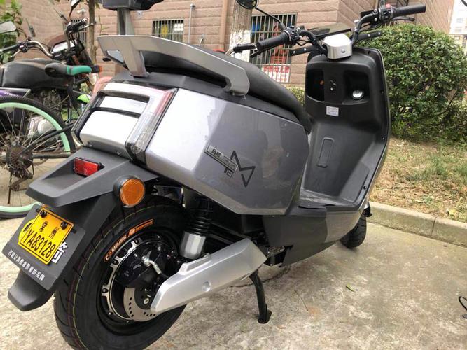 雅迪金箭大酷小牛电动车