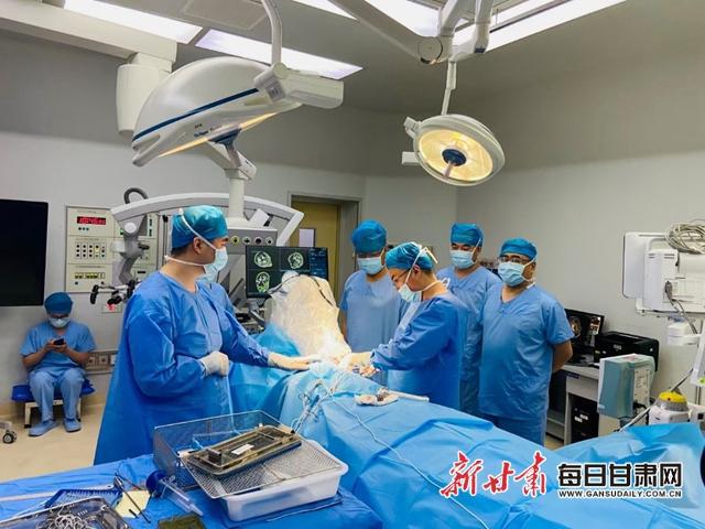 机器人"操刀"甘肃神经外科手术迈入智能时代