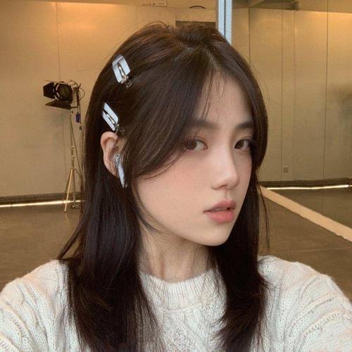 修颜八字刘海 推荐人群:圆脸,方脸,长脸,鹅蛋脸,需要修饰太阳穴凹陷的