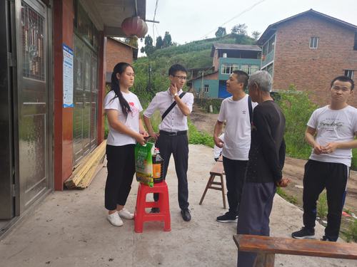 女,16岁,一名来自于宣汉县芭蕉镇新建村12组的女孩,现就读于达州科技