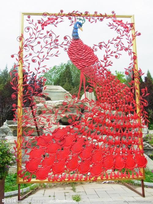 铁艺红色孔雀屏风