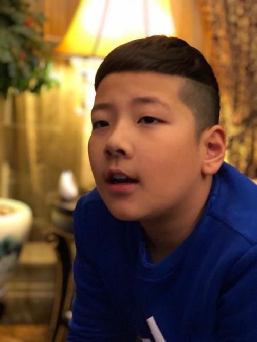 石头郭子睿今天生日,郭涛老婆晒他照片很壮实,网友:感觉长大了