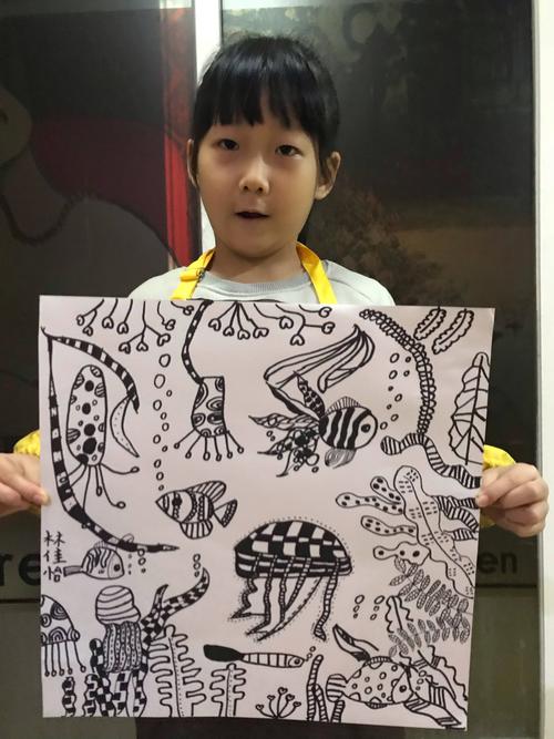 少儿黑白装饰绘画