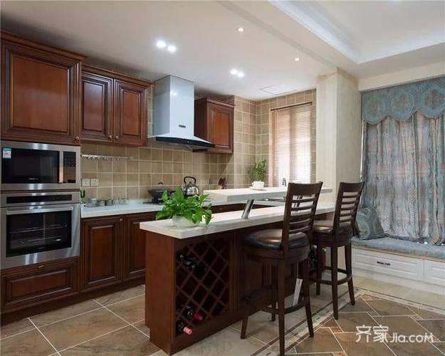 开放式的厨房,利用吧台与玄关隔开来.