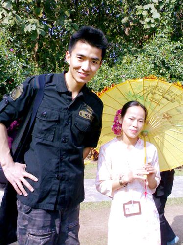 名模梁超时尚前卫性感露点照
