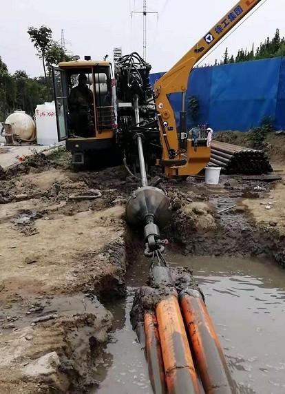 对管道穿越地段上部的建筑物,构筑物所必须采取的安全防护措施,编制