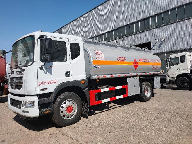 10-15吨油罐车