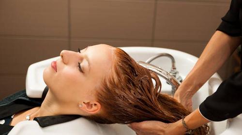 夏天你得这样去洗头.