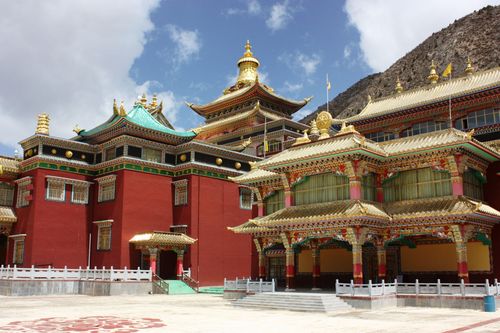 灾后重建的玉树禅古寺