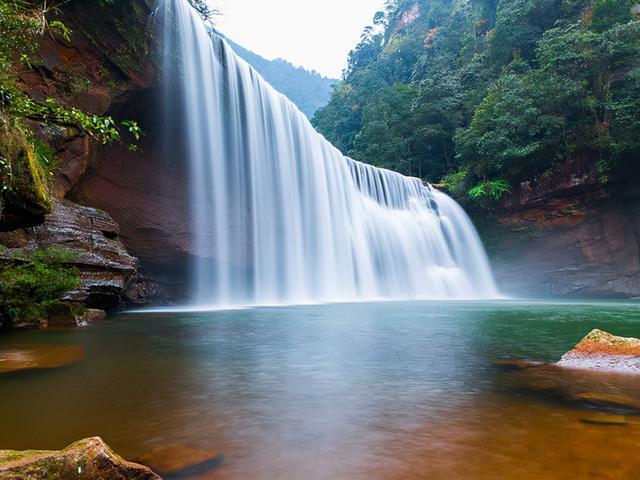 满江红酷暑游赤水大瀑布景区