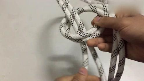 一个简易的"安全结",可以用来绑脚和腰,是户外必备的绳结之一