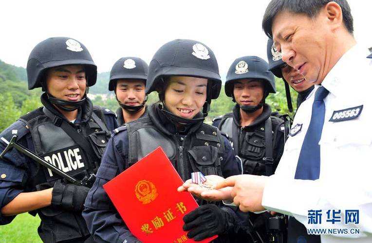 草根故事爱红妆也爱武装的80后女特警潘琴