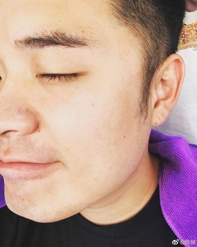 陈赫晒素颜,还大早上的就想这种问题,不过网友的回答也是亮了!