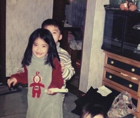 iu小时候穷到睡蟑螂屋 妈妈被骗欠下巨额债务 走红后购入46亿豪宅