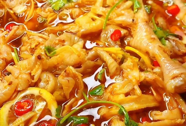 柠檬鸡爪的汁要放水吗做法?_ : 放一点水.