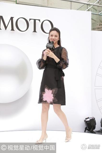 汤唯怀孕四个月工作不停 踩高跟鞋站台