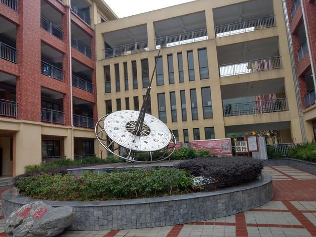 走进南充五星中学,感受标准模范的高规格现代化校园