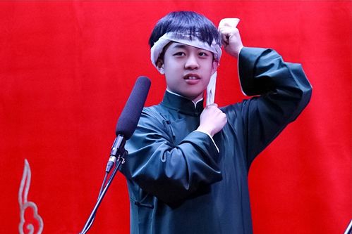 郭德纲这徒弟长得比他还黑,他却夸赞:此子日后必成大器
