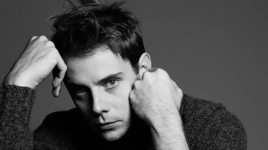 设计师 jw anderson   这位设计师可是来头不小!