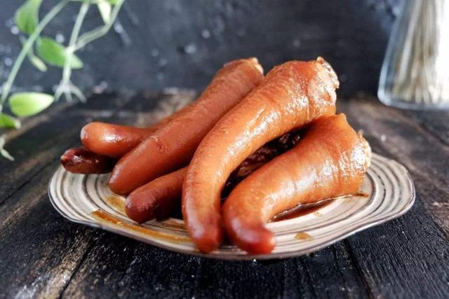 网易首页>网易号>正文申请入驻> 做好之后的香卤猪尾巴,香气四溢,香味