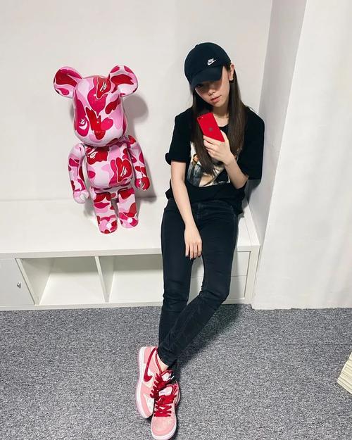 邓紫棋晒冰淇淋 dunk!网友:带货女歌手第一人!