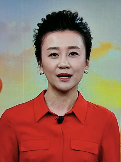 上海广播电视台新闻综合频道上海早晨的新闻主播