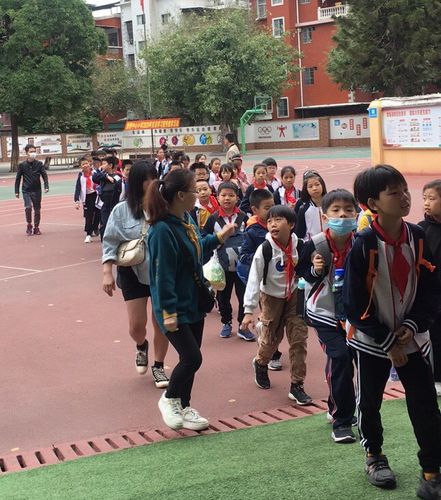 漳州市新桥中心小学四年1班 【大地美容】南湖公园秋游活动