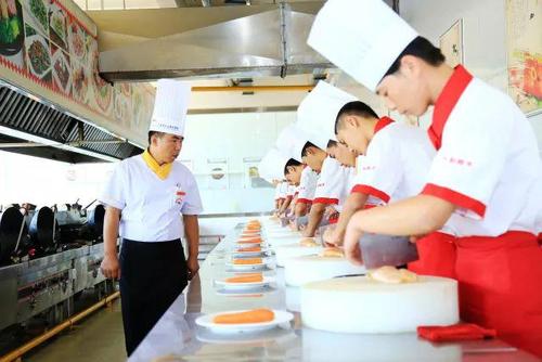 学厨师,如何练好基本功?