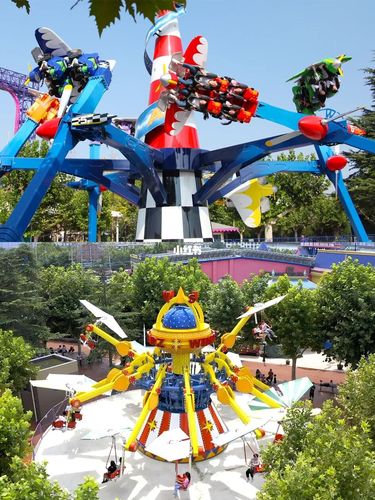 新富华游乐园王牌项目 追风过山车尖叫来袭_雨衣_双龙