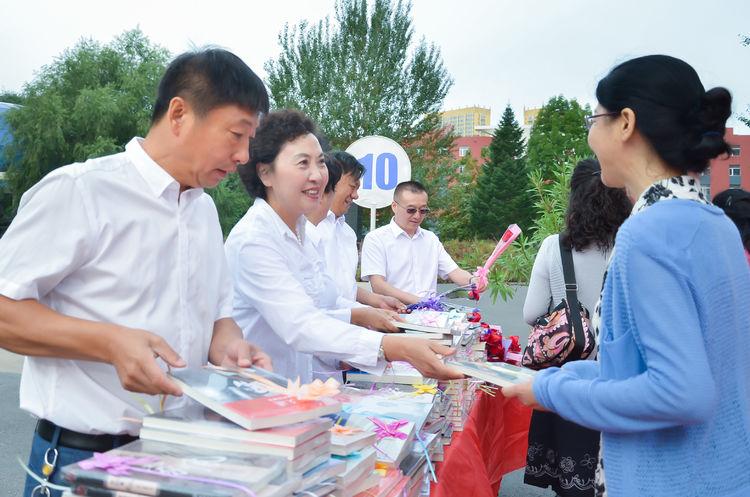 在喜迎第35个教师节之际,吉林松花江中学李淑莲,班晓梅,蒋艳梅三位