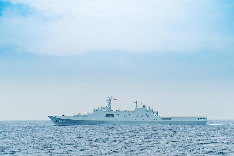 祁连山号船坞登陆舰.