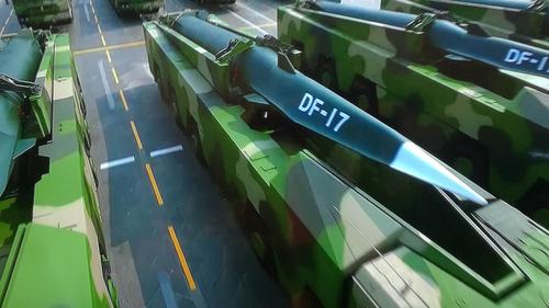 东风17高超音速导弹方队