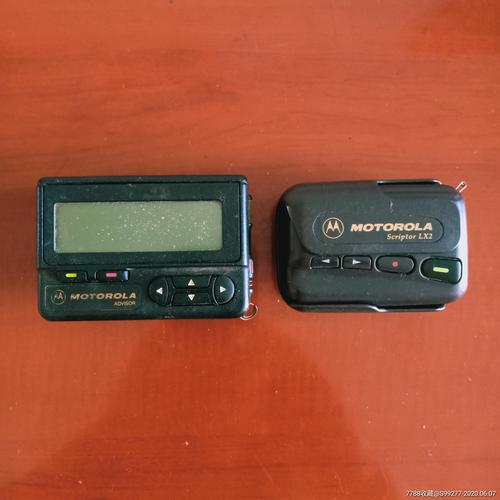 摩托罗拉bb机(两只合售)
