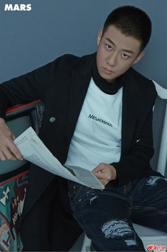 高至霆寸头造型演绎时尚大片 网友:想给黑帅少年打电话