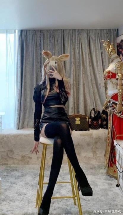 腐团儿cos力作,完美复刻kda至臻阿狸,"战术后跳"味儿