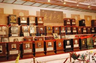 八宝山革命公墓骨灰堂中一室内