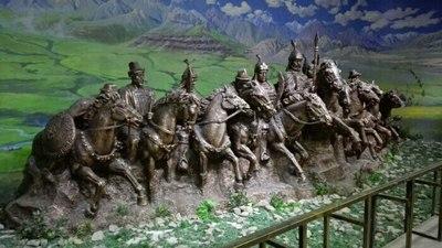 跟我一起参观下克州乌恰县的博物馆.